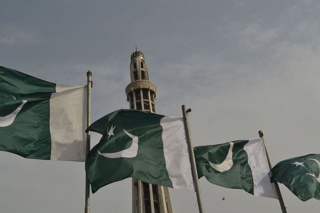 National Conference MLA Mohammed Lone raises pro-Pakistan slogans | Qrius