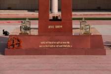 india gate was built in the memory of which person or event