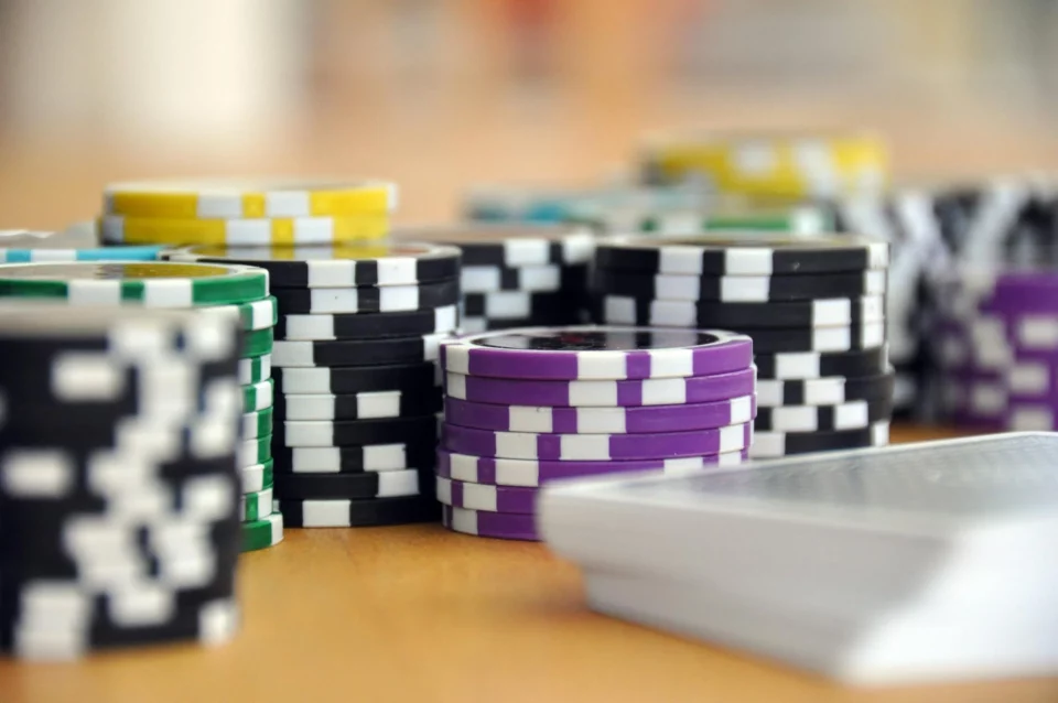 Exploring the Evolution of Online Live Casino Technology Through the Years